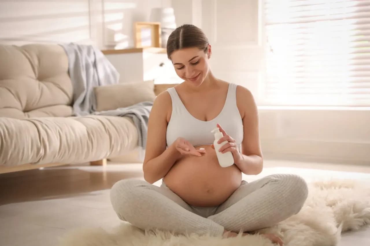 Ból brzucha w 31 tygodniu ciąży jak na okres – co to oznacza?