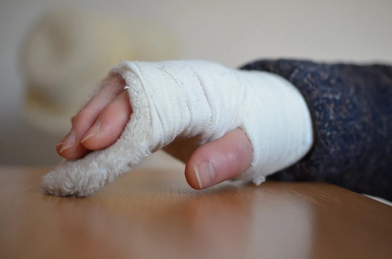 Jak długo trwa rehabilitacja po złamaniu nadgarstka? Poznaj fakty i czas powrotu do zdrowia