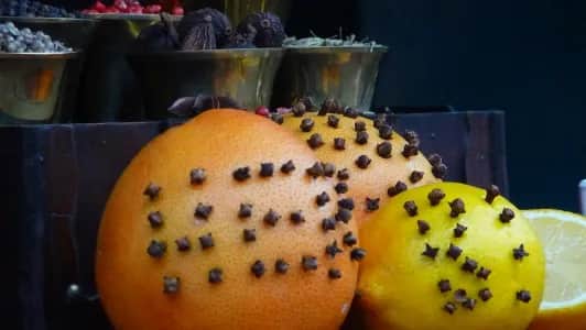 Jak stosować goździki na ból gardła, aby szybko poczuć ulgę