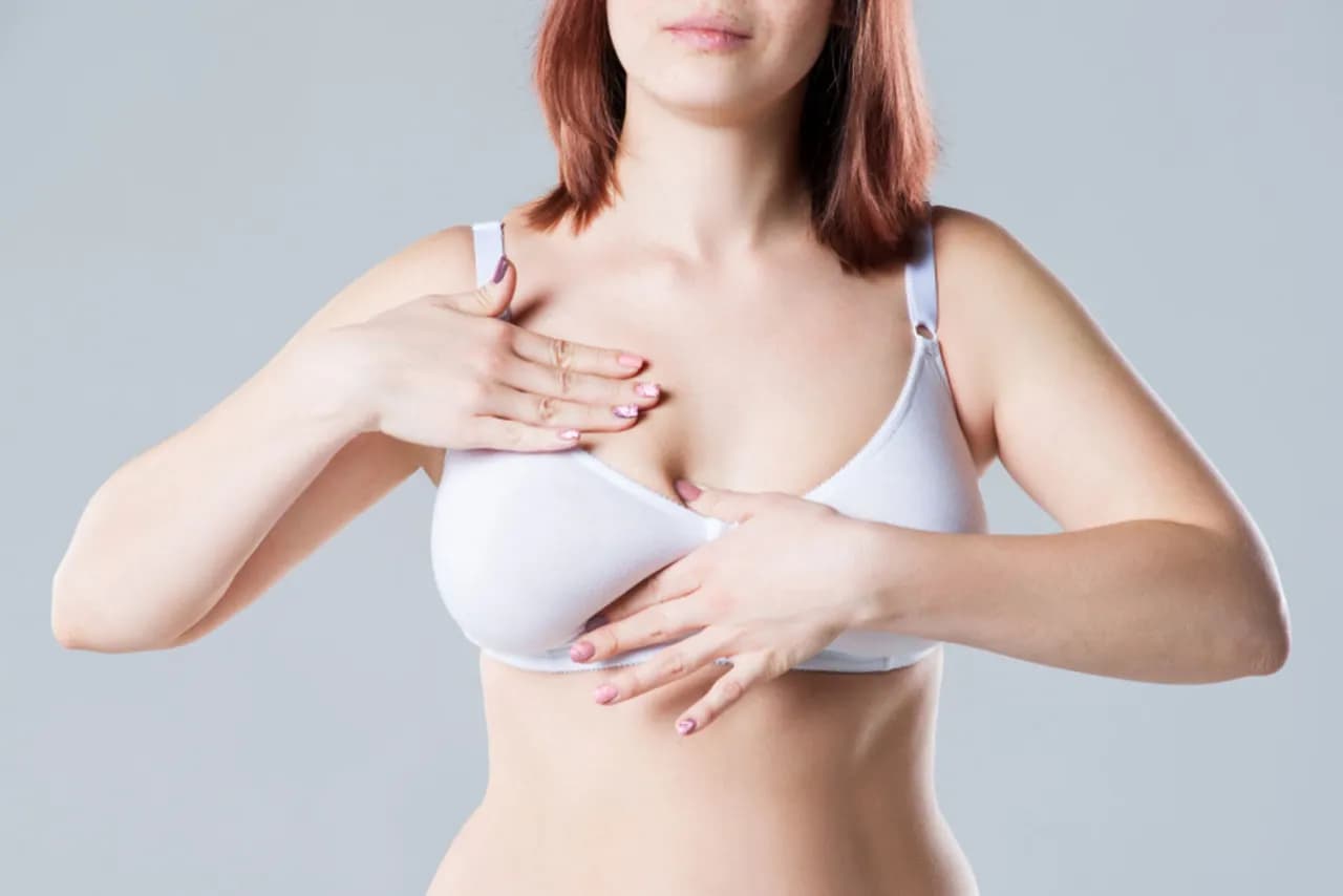 Jak samemu badać piersi - proste kroki, które mogą uratować życie