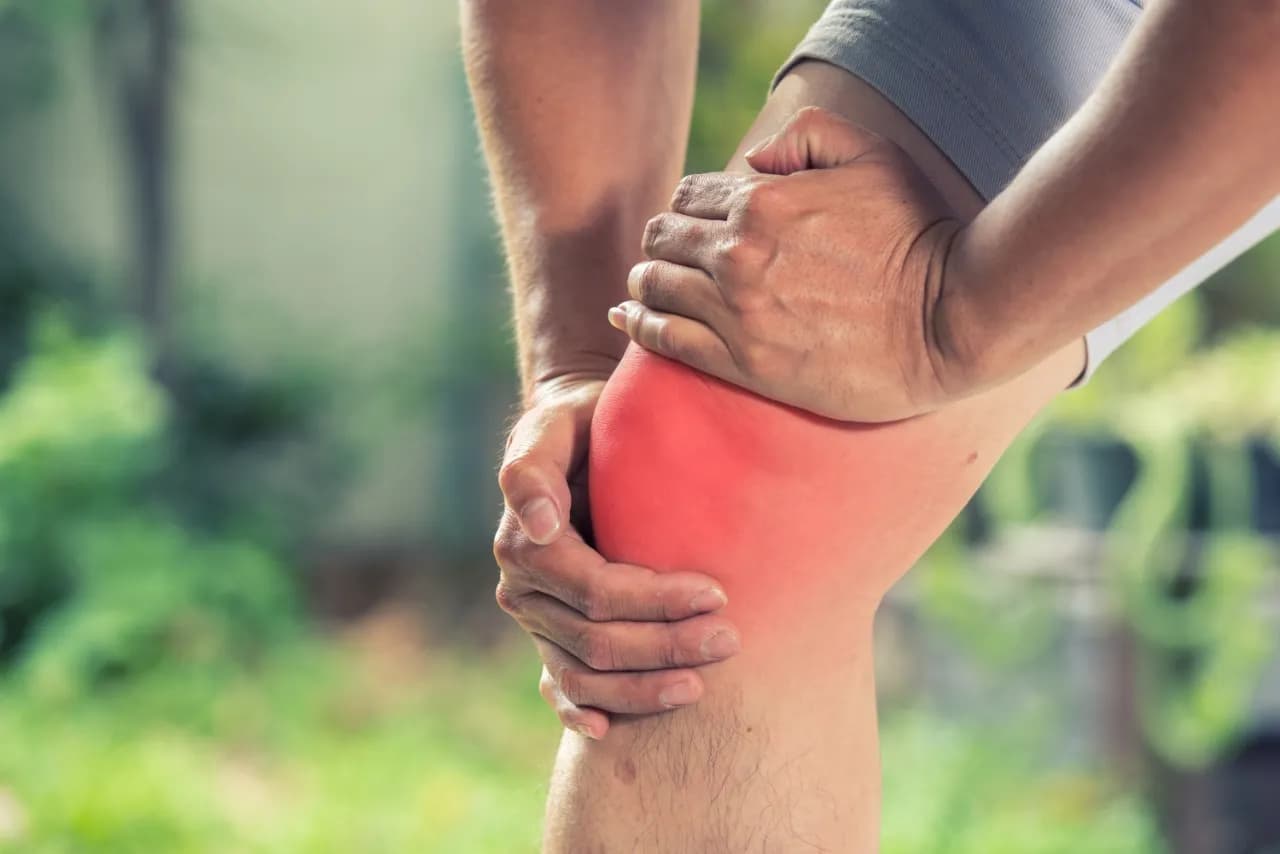 Czy można skręcić kolano? Objawy, przyczyny i skutki urazu kolana
