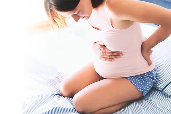Ból brzucha w ciąży jak na okres: kiedy to normalne, a kiedy nie