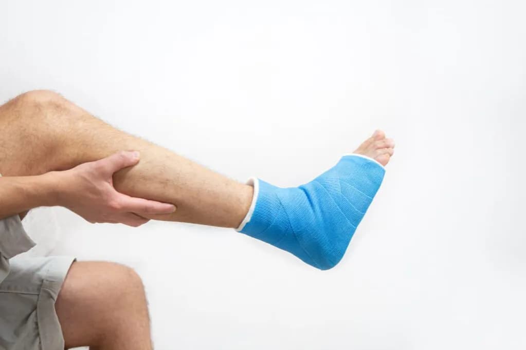 Skręcony staw skokowy ile przerwy – poznaj czas regeneracji i rehabilitacji