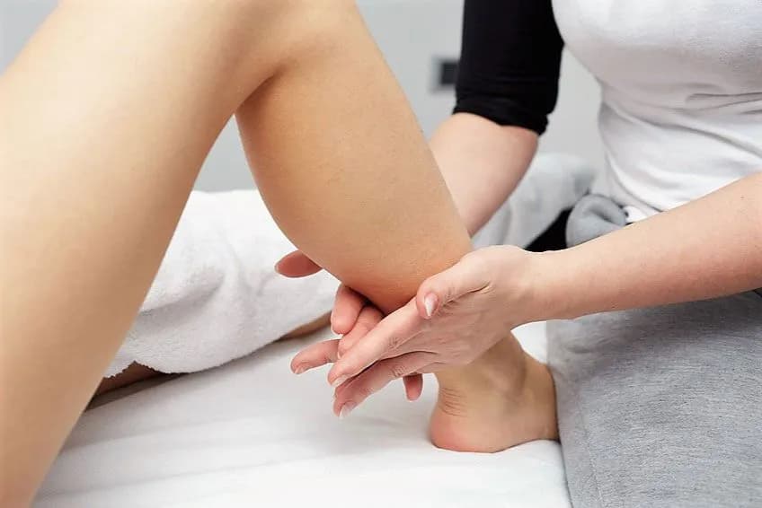 Fizjoterapia AWF czy uniwersytet medyczny – co wybrać dla kariery?