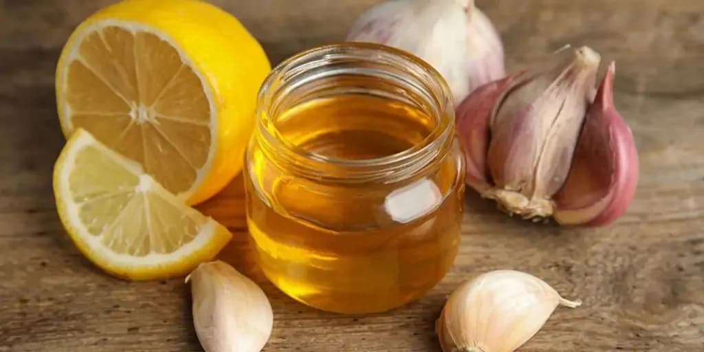 Czy miód pomaga na ból gardła? Odkryj jego skuteczne działanie