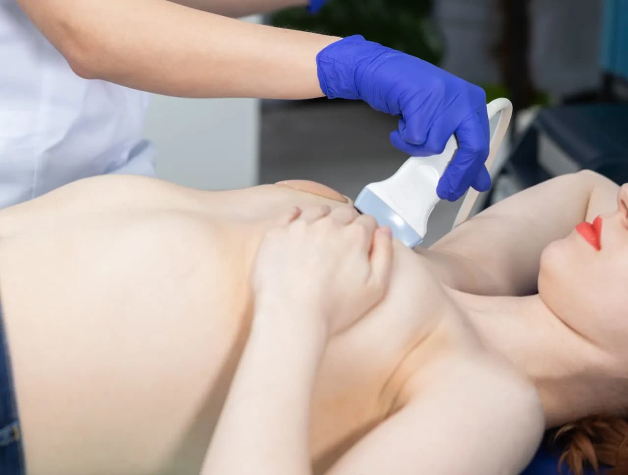 Jaki lekarz robi usg piersi? Dowiedz się, kto wykona badanie