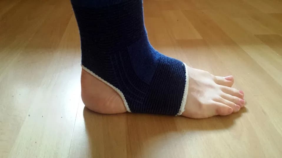 Jak wyleczyć skręconą kostkę: skuteczne metody na szybki powrót do zdrowia