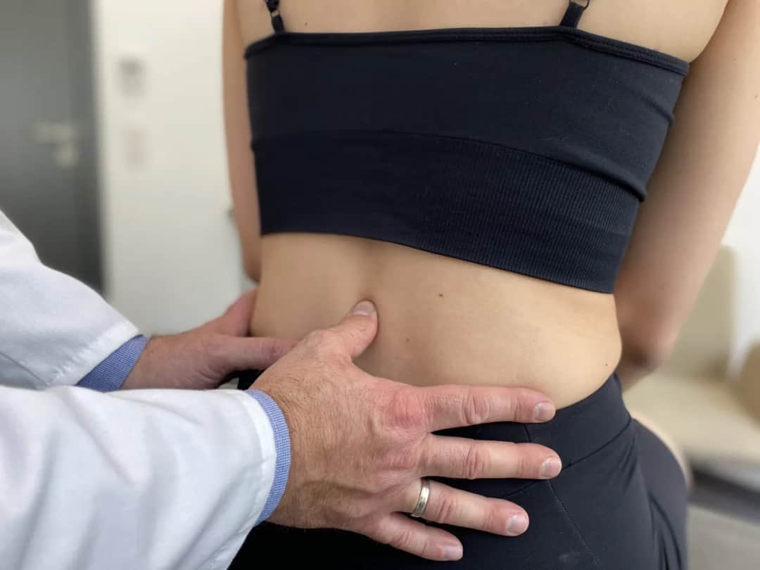 Ból kręgosłupa do jakiego lekarza i jak uniknąć poważnych problemów