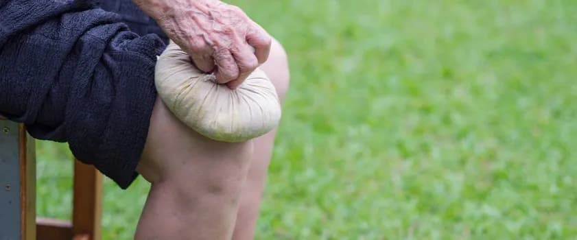 Co jest dobre na ból kolana? Skuteczne metody łagodzenia bólu