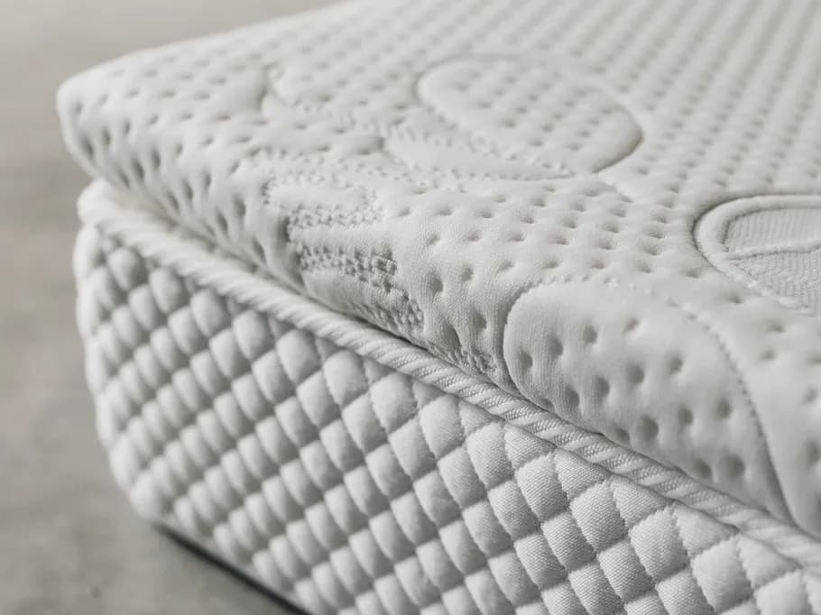 Jaki materac na ból kręgosłupa lędźwiowego? Oto najlepsze opcje